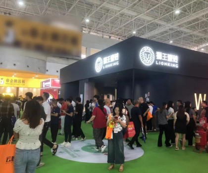 佛山陶博会第一天，狮王瓷砖已经燃爆了！