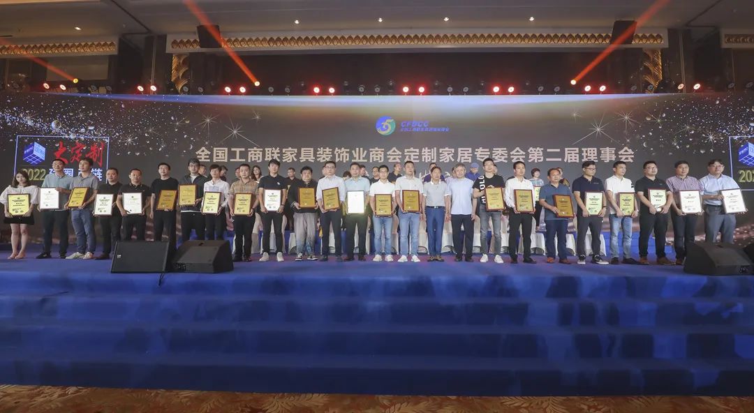 定制中国好浴室！浪鲸卫浴被授予“定制家居专业委员会副会长”称号2.jpg