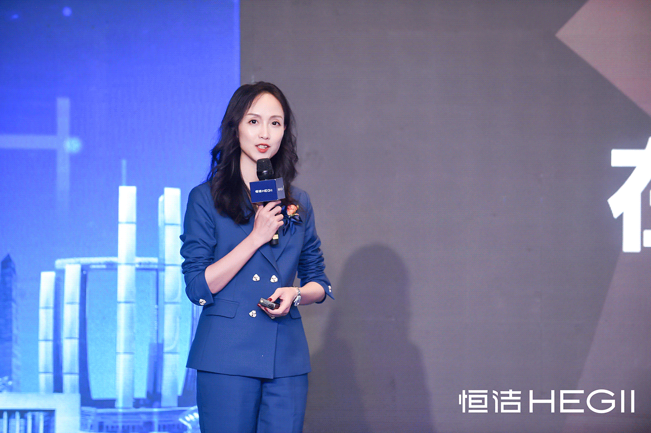 8、GIF优居新闻全国总编黄小容、网易家居执行主编罗会俊.gif